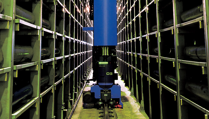 ラック内搬送装置